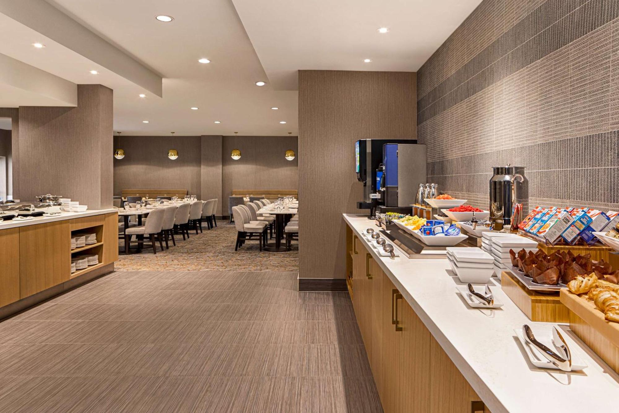 Doubletree By Hilton Pointe Claire Montreal Airport West Hotell Exteriör bild