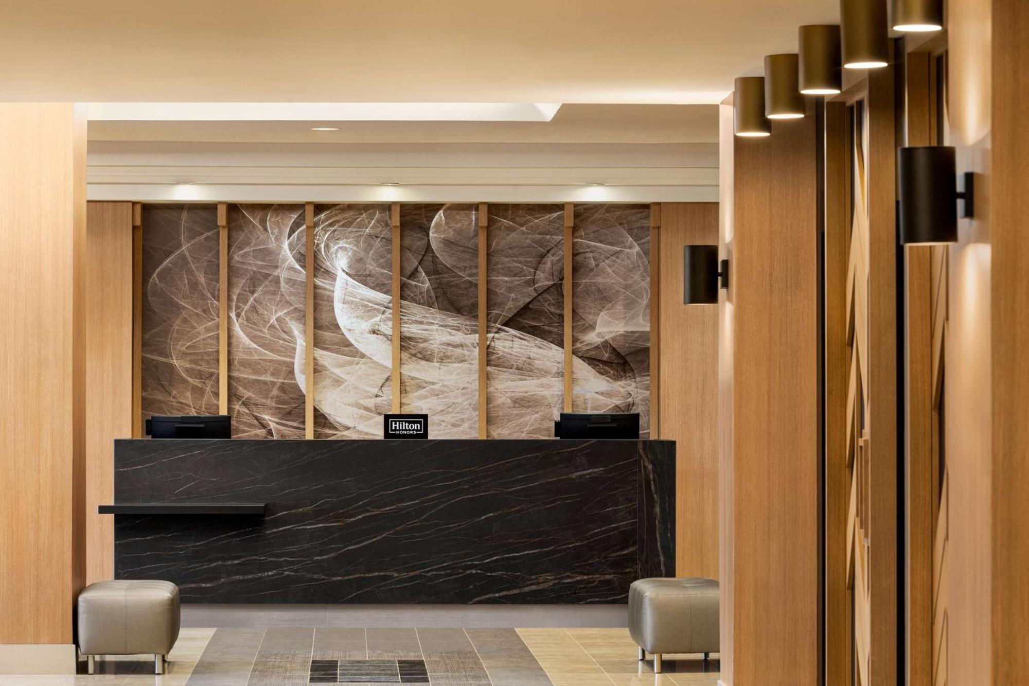 Doubletree By Hilton Pointe Claire Montreal Airport West Hotell Exteriör bild